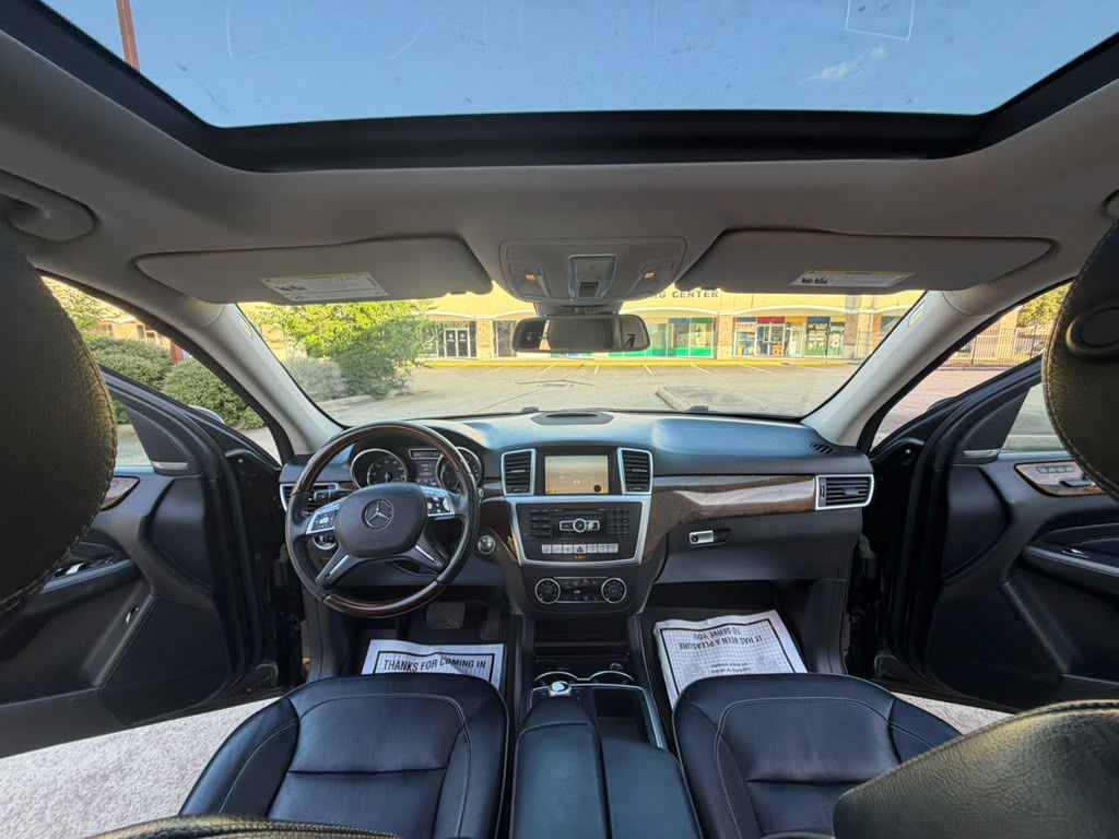Photo 17 of this MERCEDES-BENZ ML
