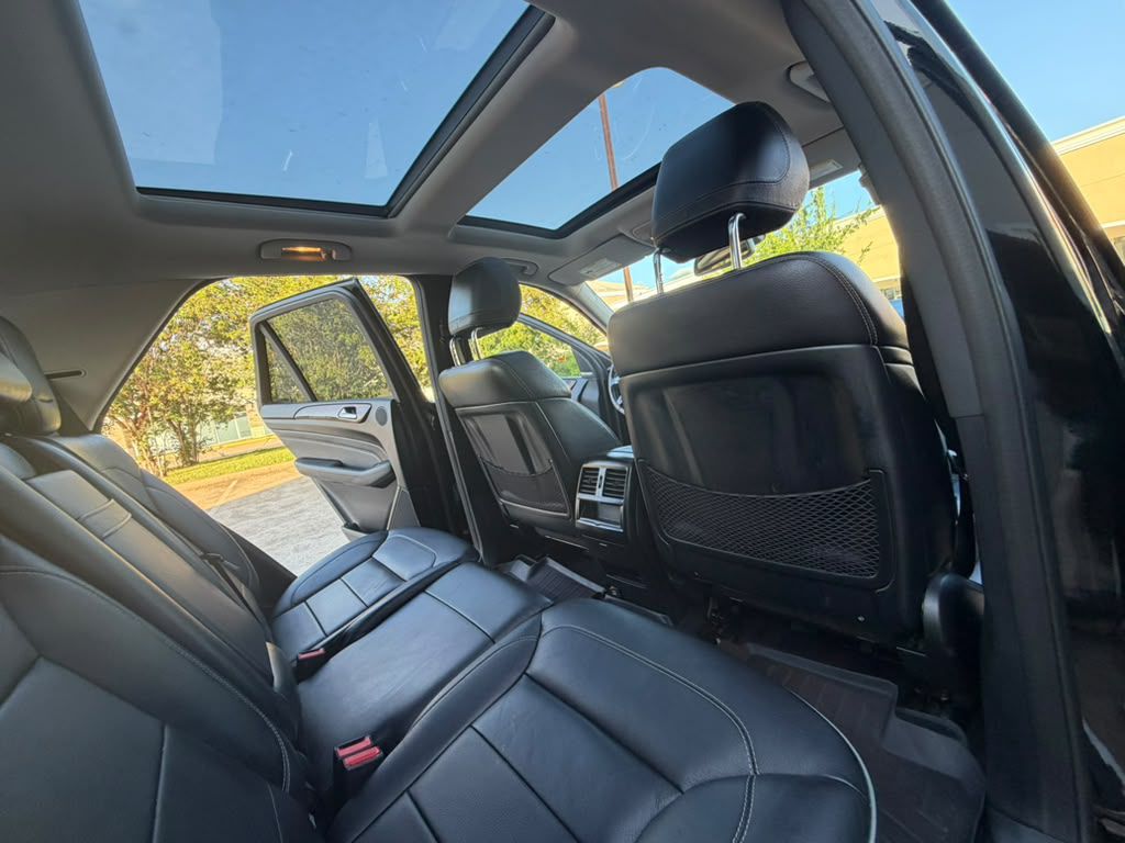 Photo 21 of this MERCEDES-BENZ ML