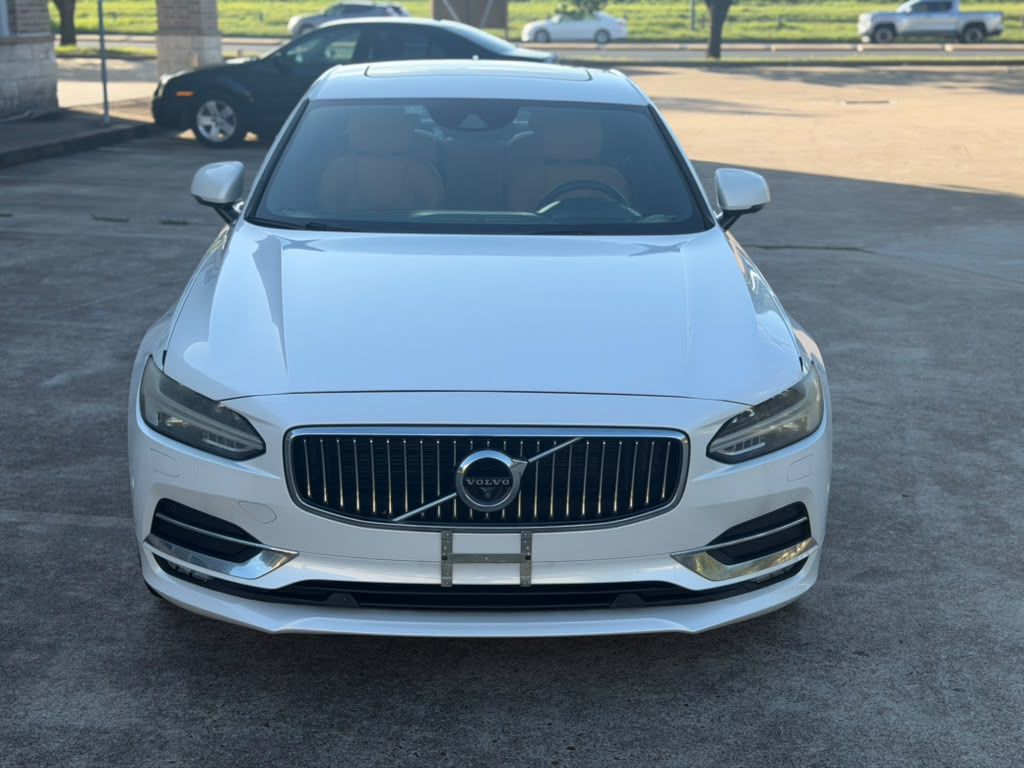 Photo 2 of this VOLVO S90