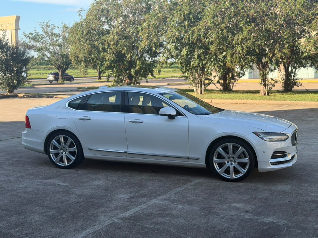 Photo 4 of this VOLVO S90