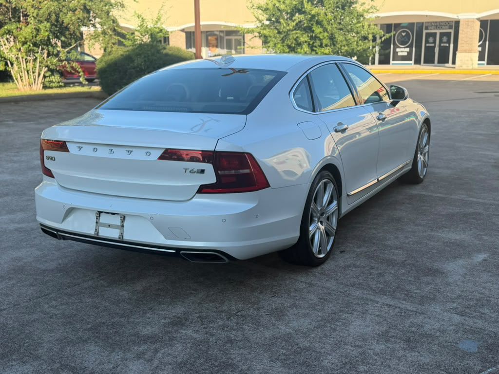 Photo 5 of this VOLVO S90