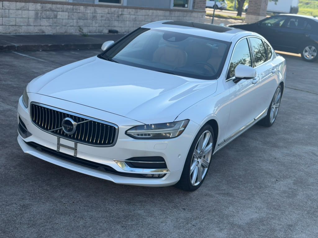 2017 VOLVO S90