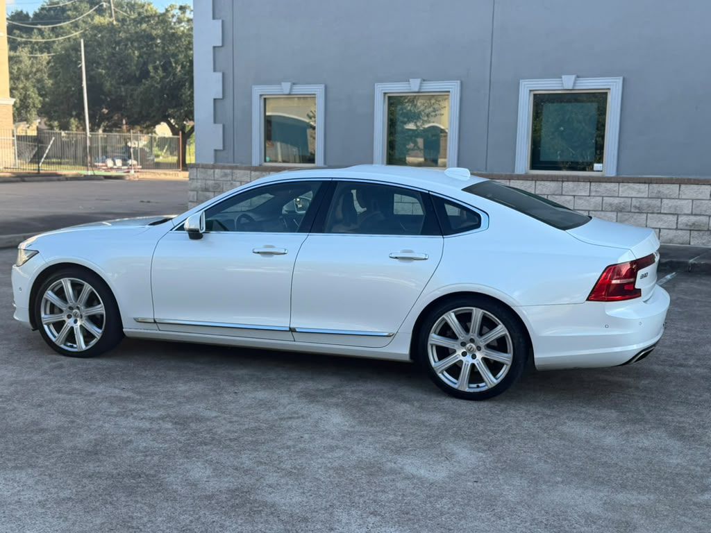 Photo 8 of this VOLVO S90
