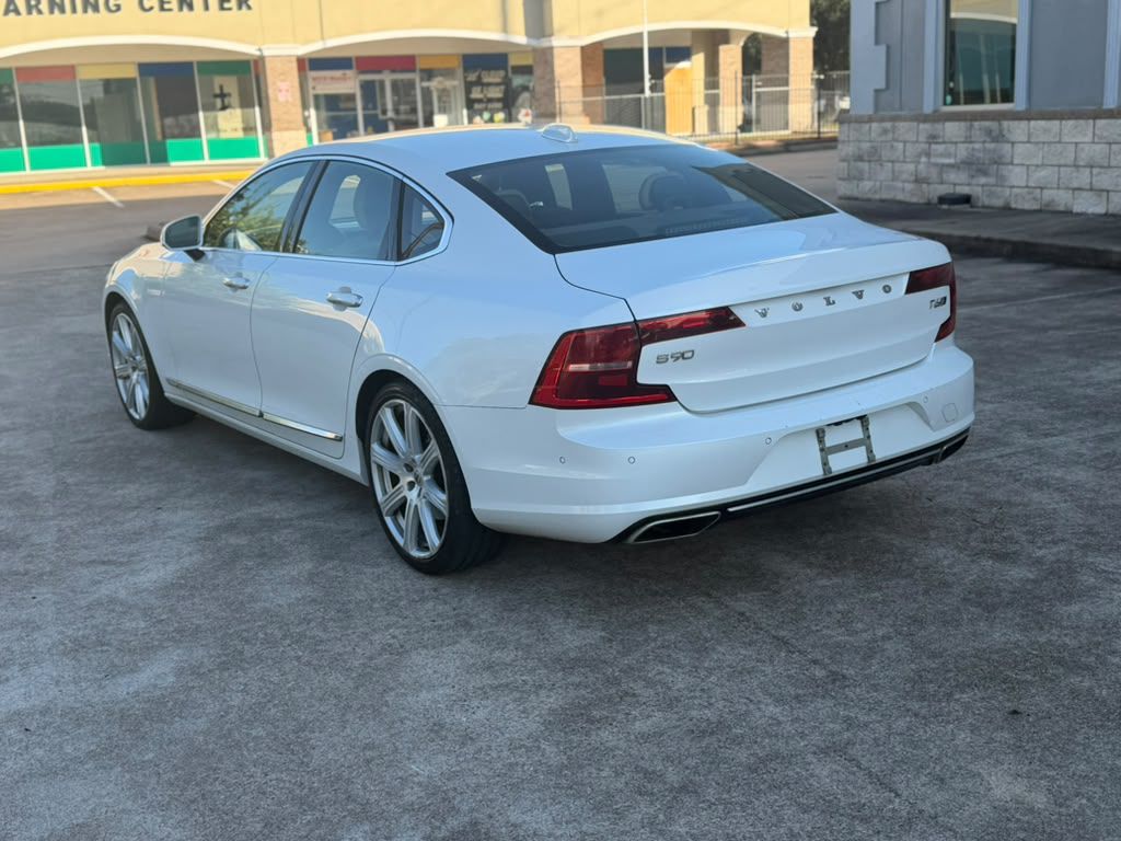 Photo 9 of this VOLVO S90