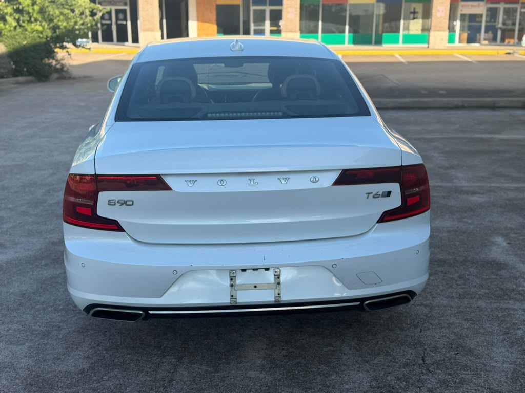 Photo 10 of this VOLVO S90