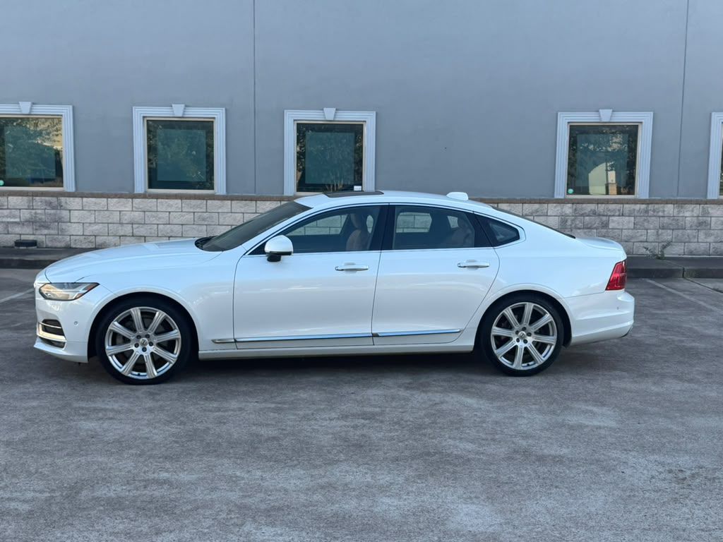 Photo 11 of this VOLVO S90