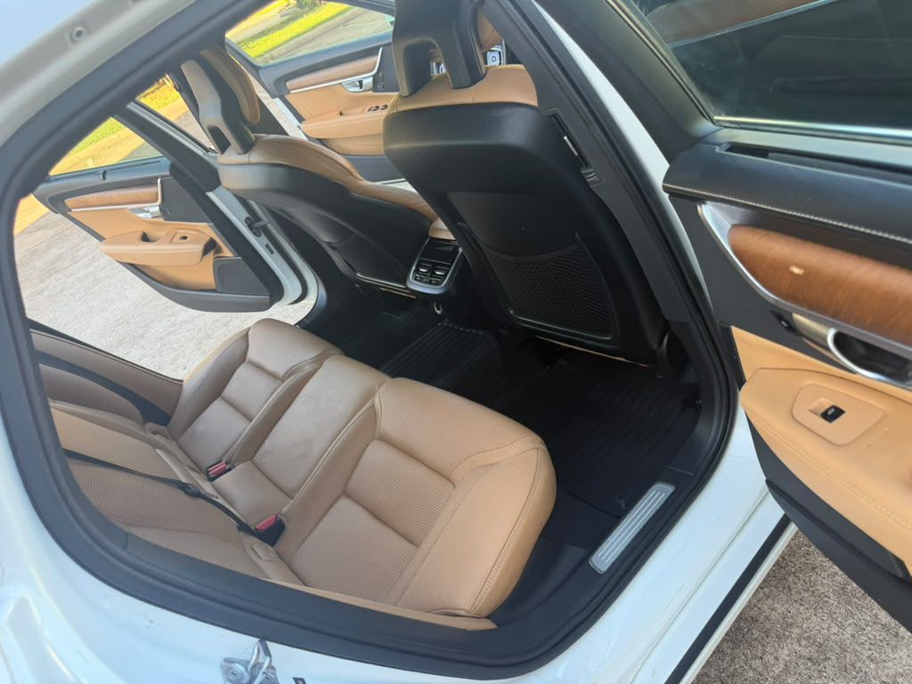 Photo 13 of this VOLVO S90