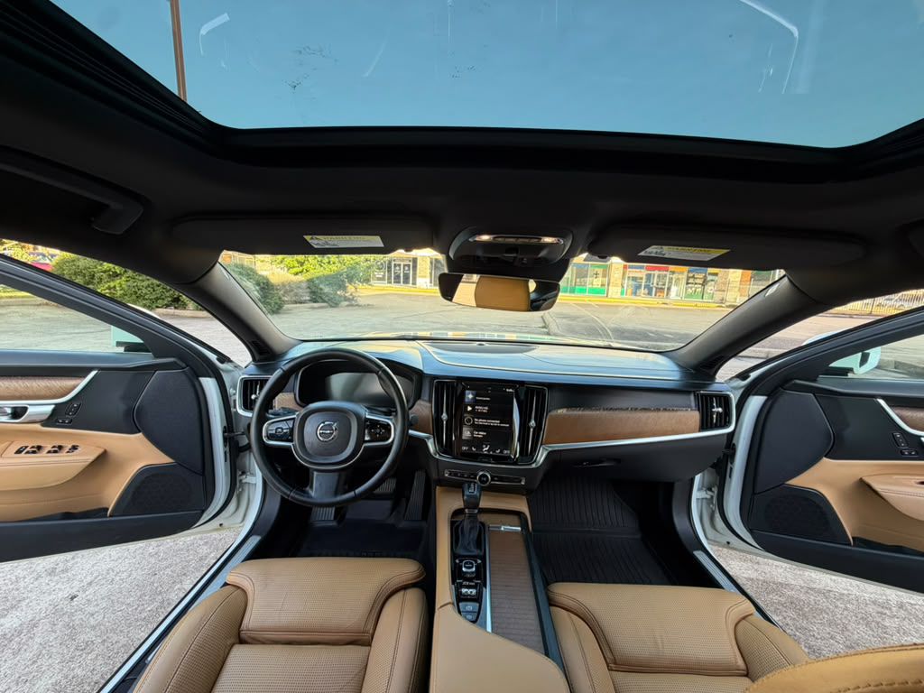 Photo 16 of this VOLVO S90