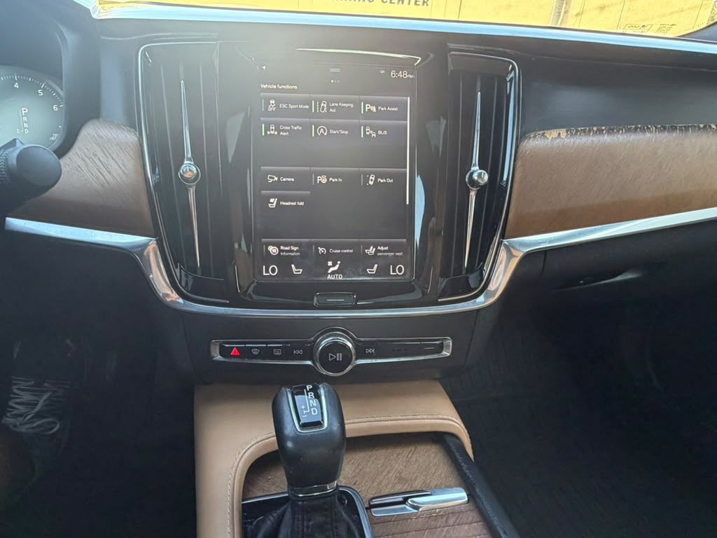 Photo 17 of this VOLVO S90