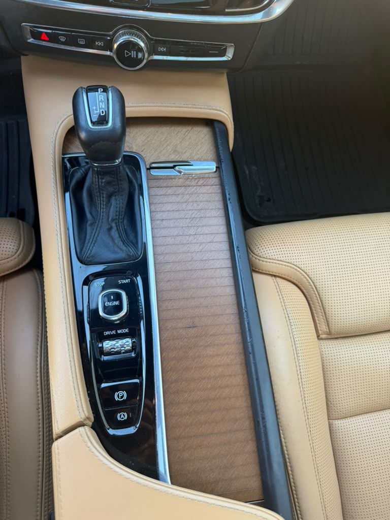 Photo 18 of this VOLVO S90