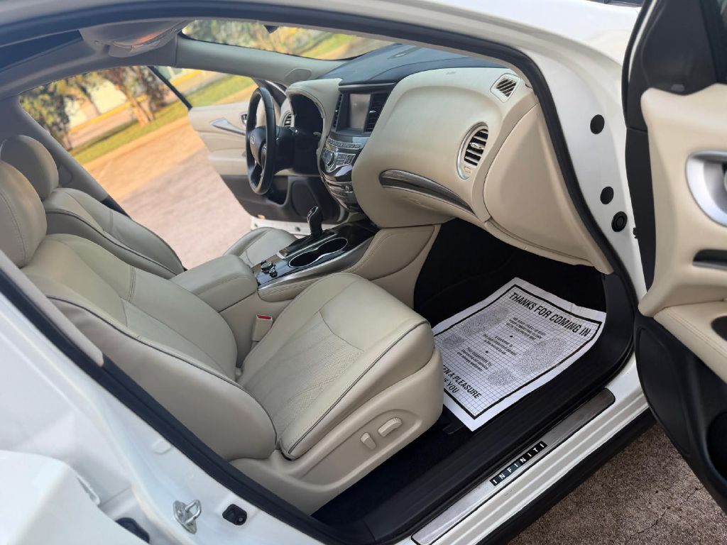 Photo 12 of this INFINITI QX60