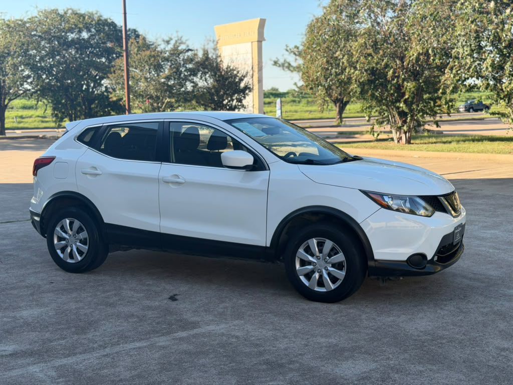 Photo 2 of this NISSAN ROGUE SPORT