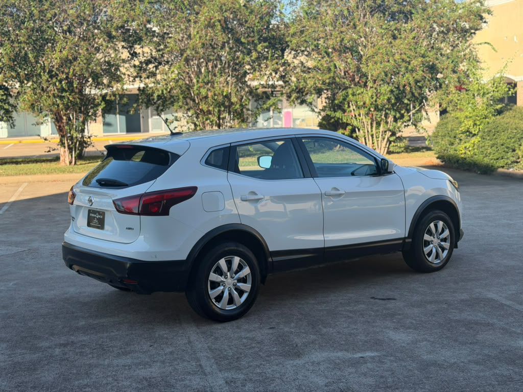 Photo 7 of this NISSAN ROGUE SPORT