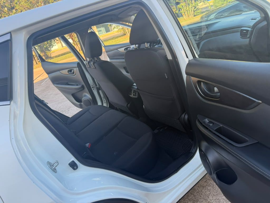 Photo 9 of this NISSAN ROGUE SPORT
