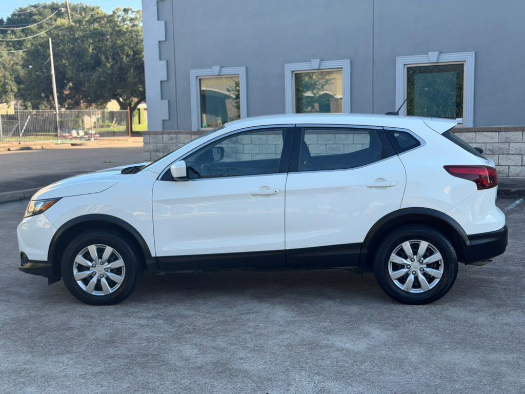 Photo 13 of this NISSAN ROGUE SPORT