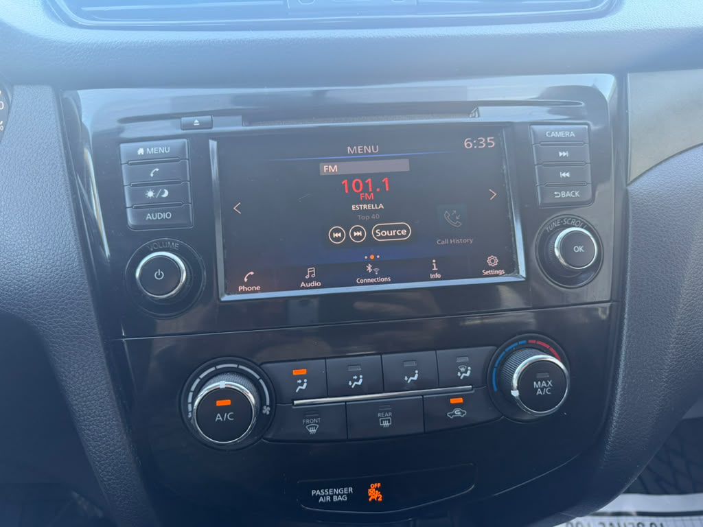 Photo 16 of this NISSAN ROGUE SPORT
