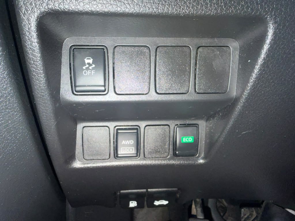 Photo 19 of this NISSAN ROGUE SPORT