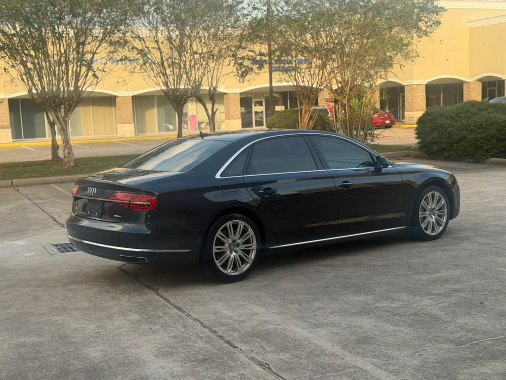 Photo 6 of this AUDI A8