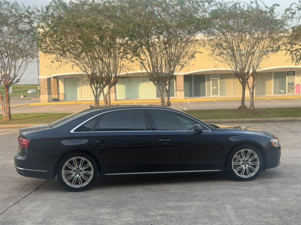 Photo 7 of this AUDI A8