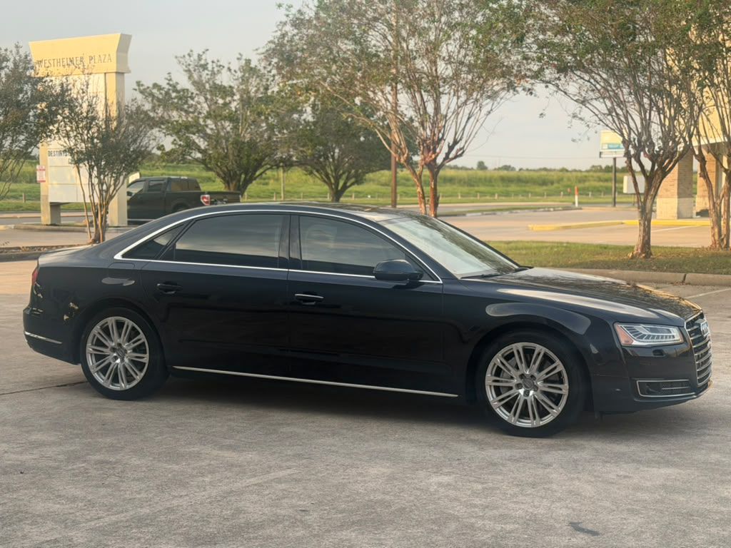 Photo 8 of this AUDI A8