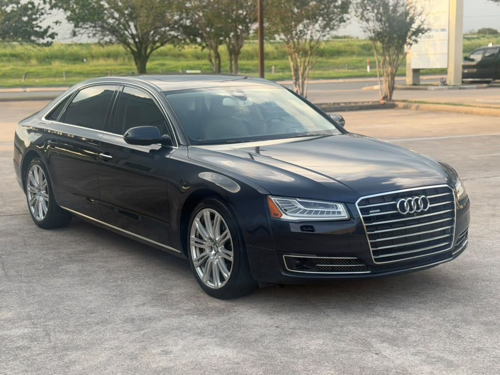 Photo 9 of this AUDI A8