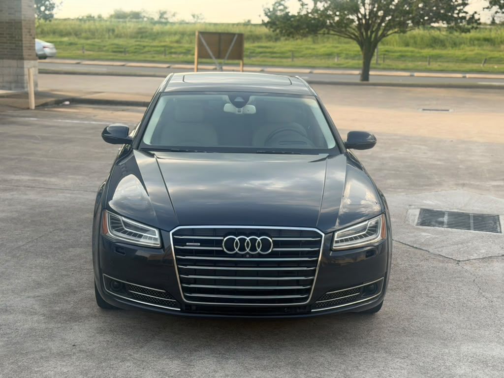 Photo 10 of this AUDI A8
