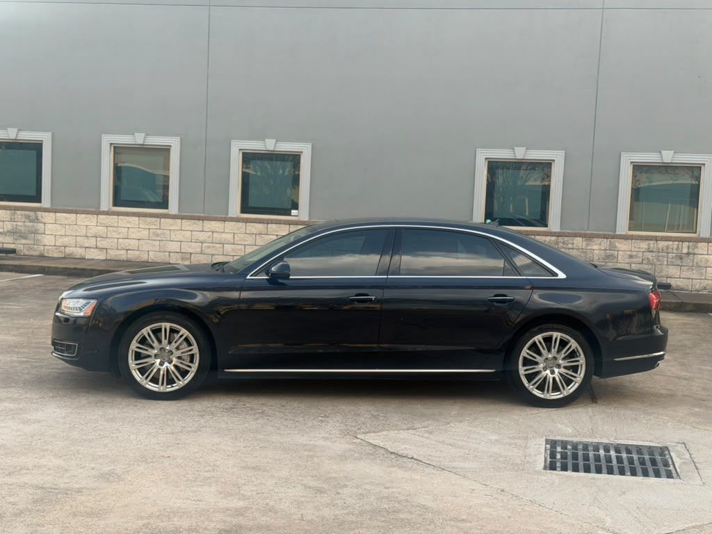 Photo 12 of this AUDI A8