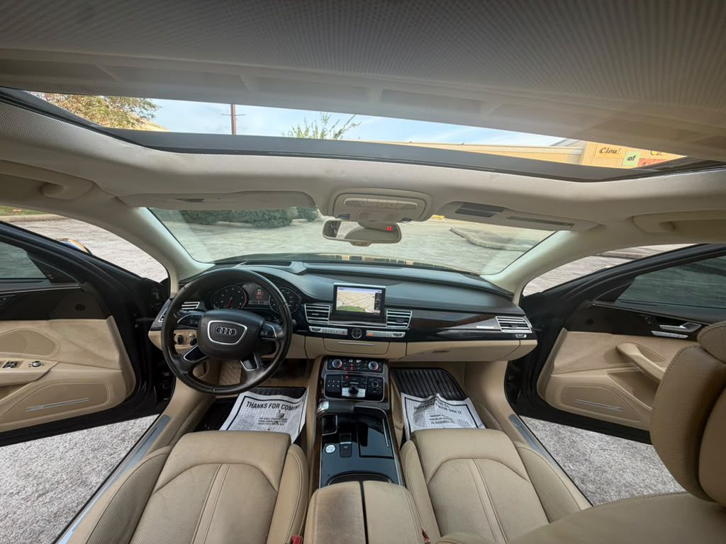Photo 17 of this AUDI A8