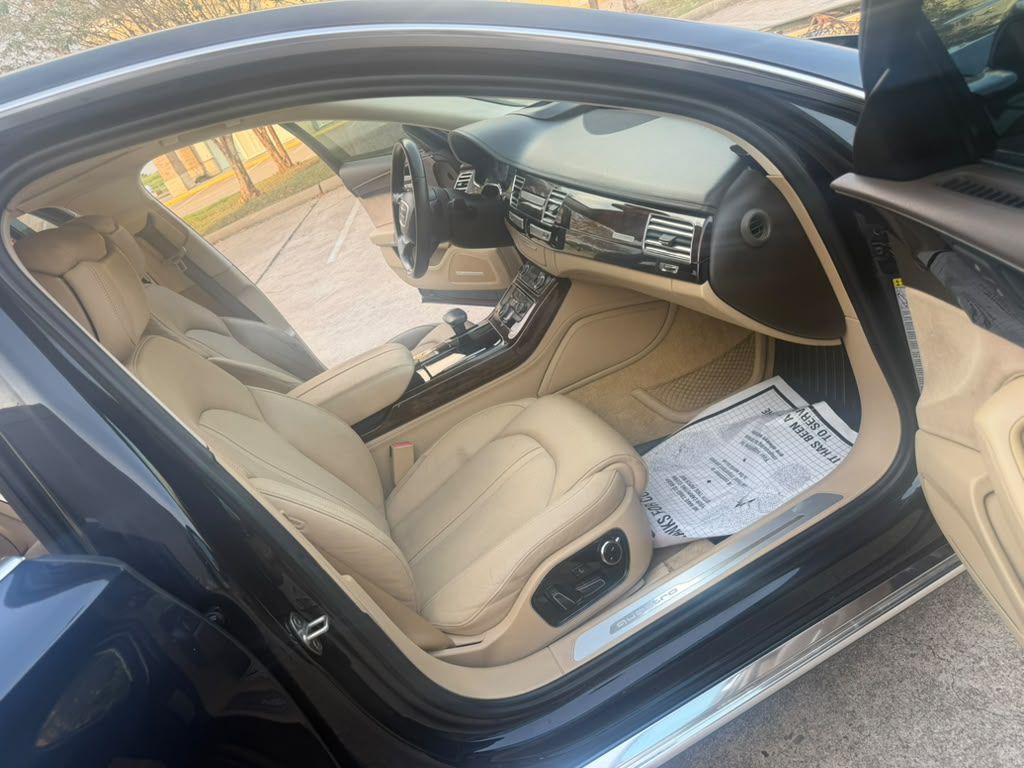Photo 19 of this AUDI A8