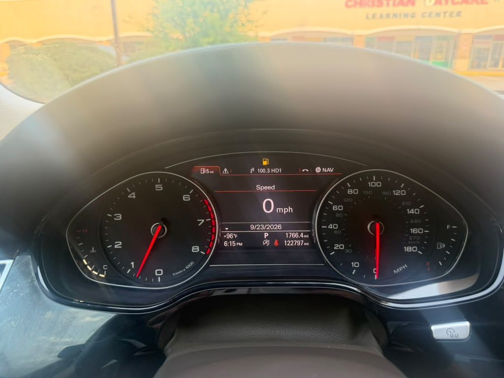 Photo 21 of this AUDI A8