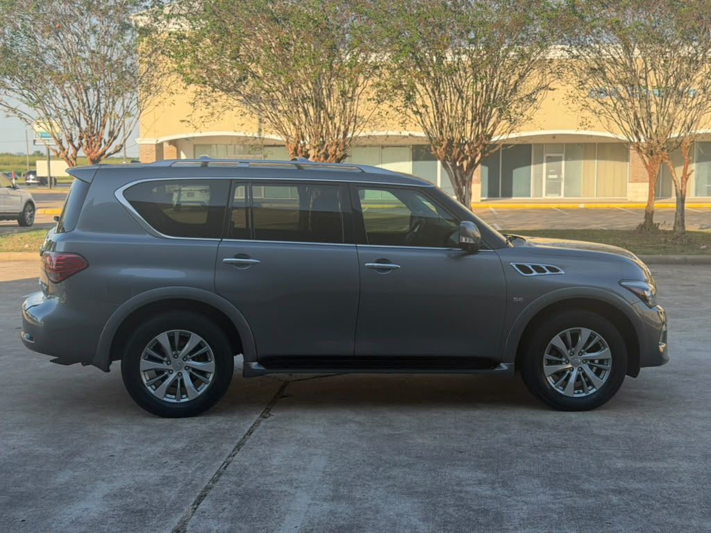 Photo 4 of this INFINITI QX80