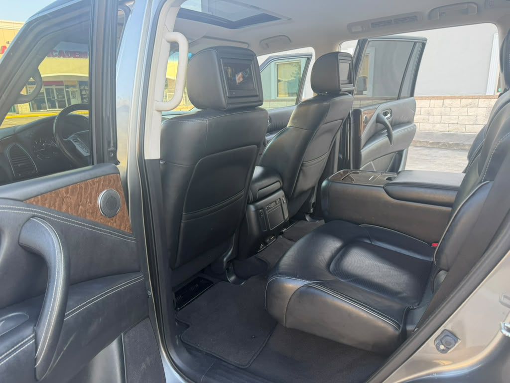 Photo 11 of this INFINITI QX80