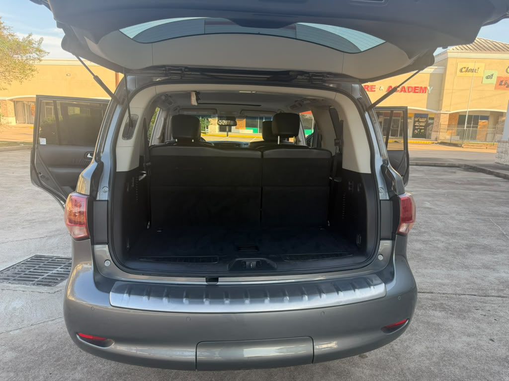 Photo 15 of this INFINITI QX80