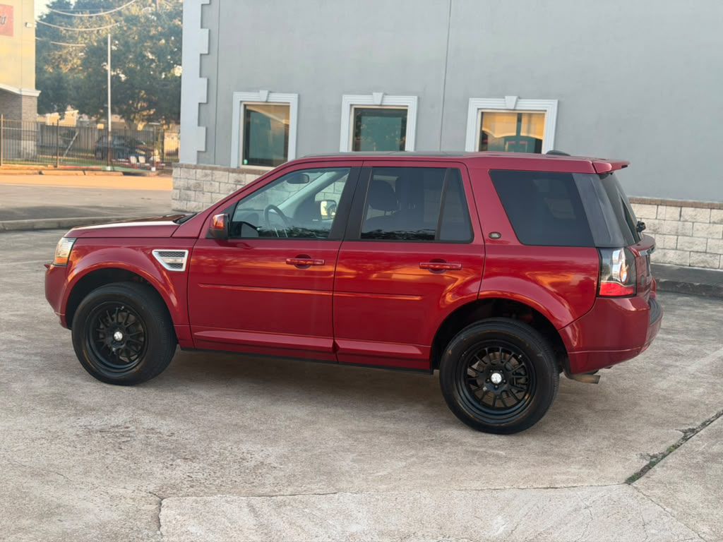 Photo 6 of this LAND ROVER LR2