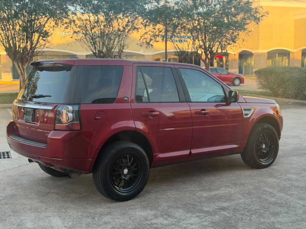 Photo 10 of this LAND ROVER LR2