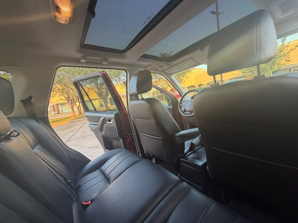 Photo 12 of this LAND ROVER LR2