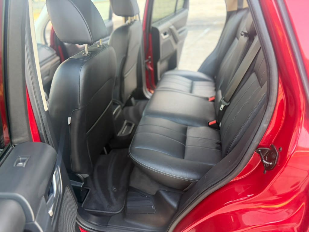Photo 14 of this LAND ROVER LR2