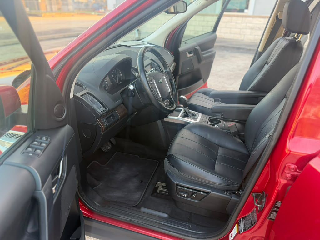 Photo 17 of this LAND ROVER LR2