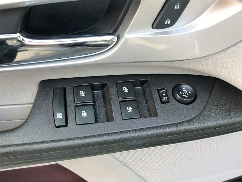 Photo 14 of this CHEVROLET EQUINOX
