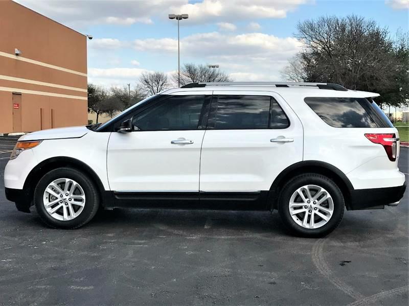 Photo 2 of this FORD EXPLORER