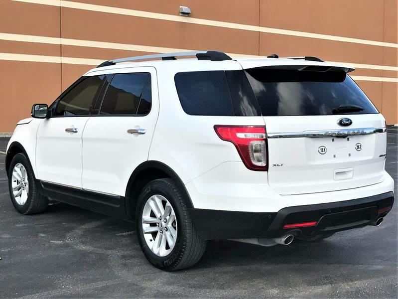 Photo 3 of this FORD EXPLORER