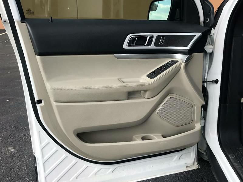 Photo 15 of this FORD EXPLORER