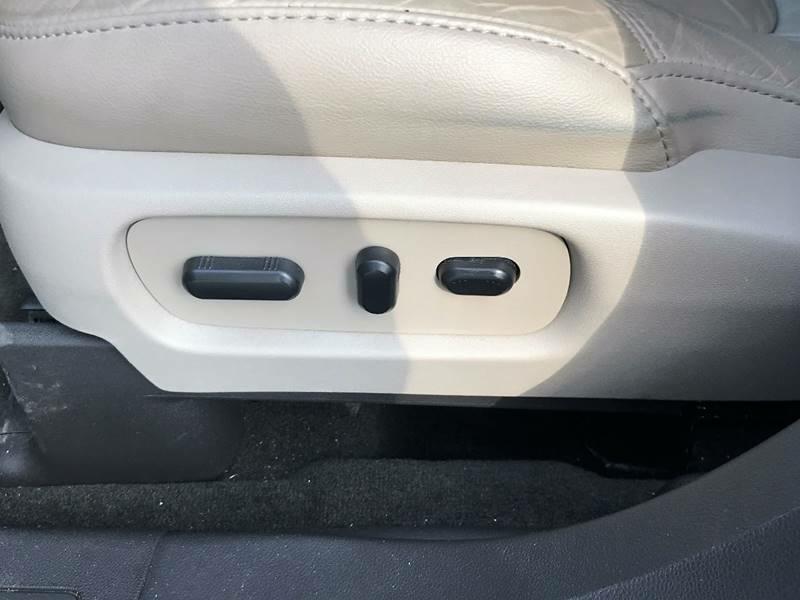 Photo 17 of this FORD EXPLORER