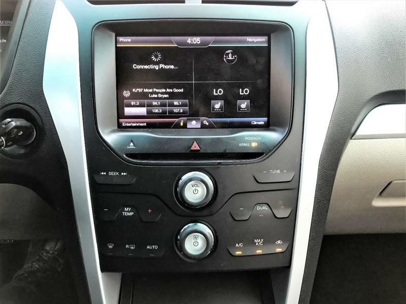 Photo 18 of this FORD EXPLORER