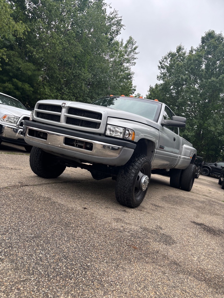Photo 18 of this DODGE RAM 3500