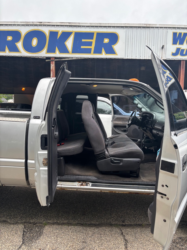 Photo 30 of this DODGE RAM 3500