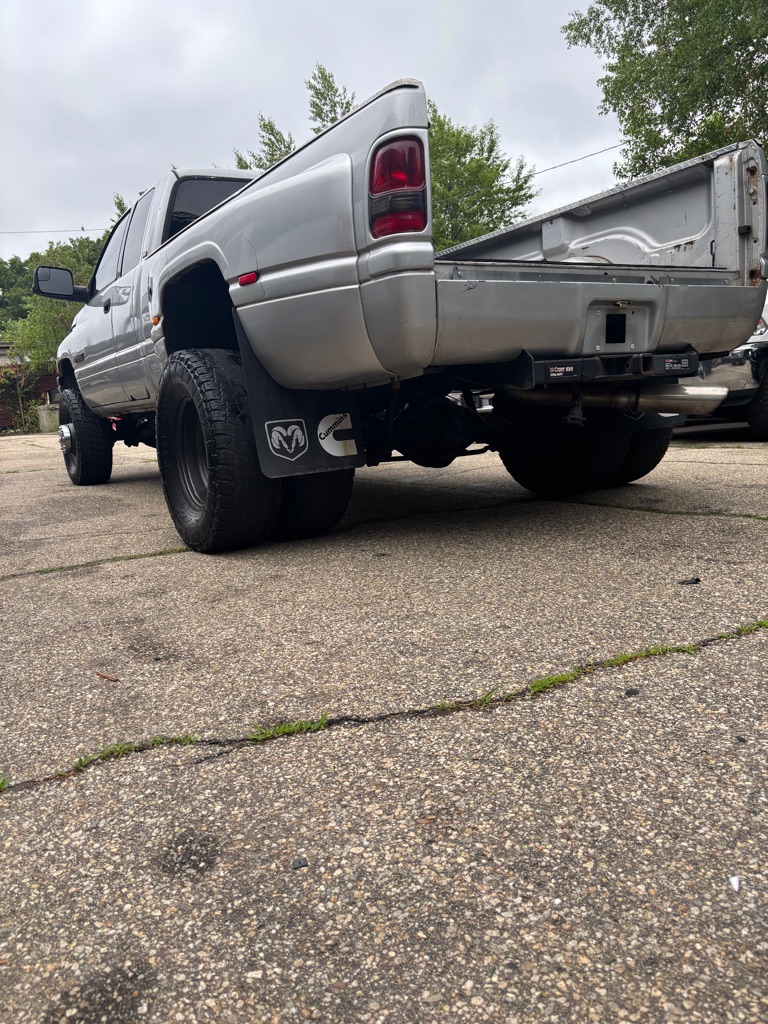Photo 13 of this DODGE RAM 3500
