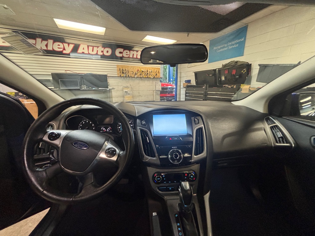 Photo 52 of this FORD FOCUS