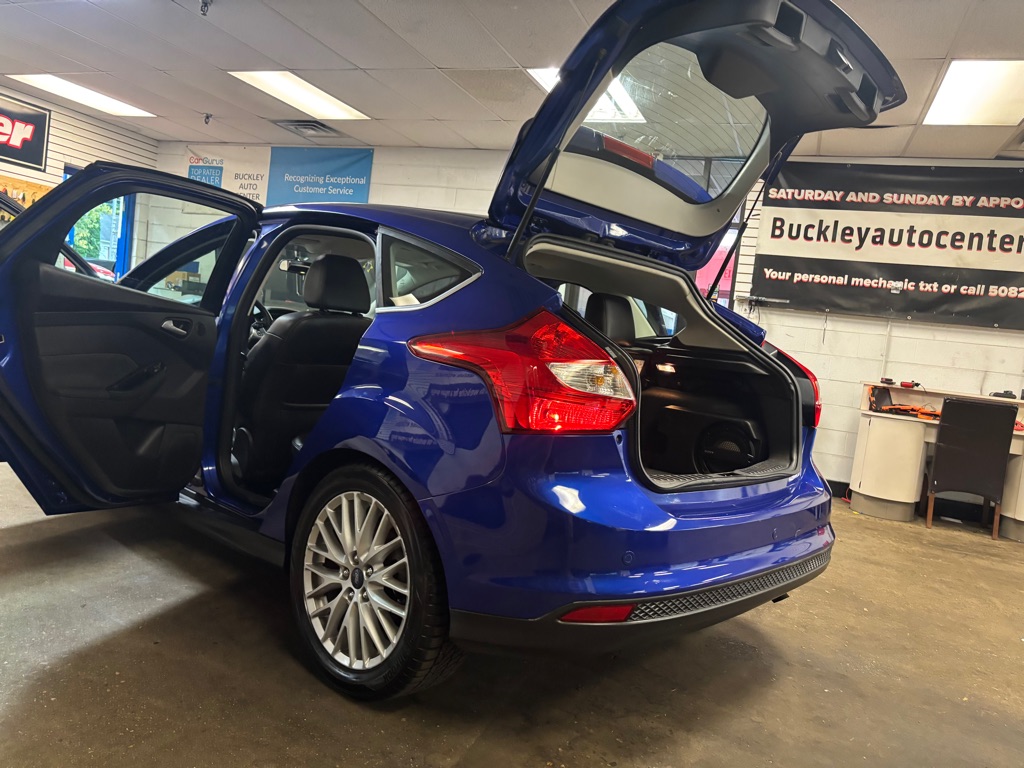 Photo 29 of this FORD FOCUS