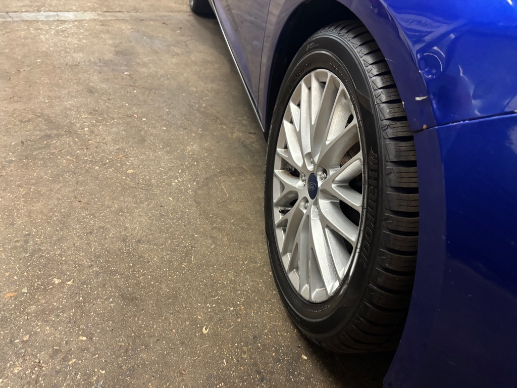 Photo 46 of this FORD FOCUS